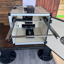 Load image into Gallery viewer, Queen Bee Incubator for Langstroth Frames