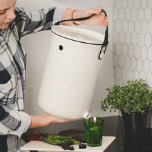 Load image into Gallery viewer, Bokashi Kitchen Compost Bin 2.5 gal.