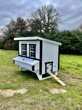 Load image into Gallery viewer, Large Chicken Coop - Up to 15 Chickens