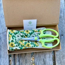 Load image into Gallery viewer, Garden Gift Box - Gloves and  Herb Snips