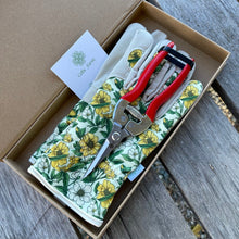 Load image into Gallery viewer, Garden Gift Box - Gloves and Needle Snips