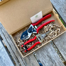 Load image into Gallery viewer, Garden Gift Box - Pruner Set