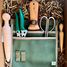 Load image into Gallery viewer, Gardening Gift Box - Complete Classic Tool Kit