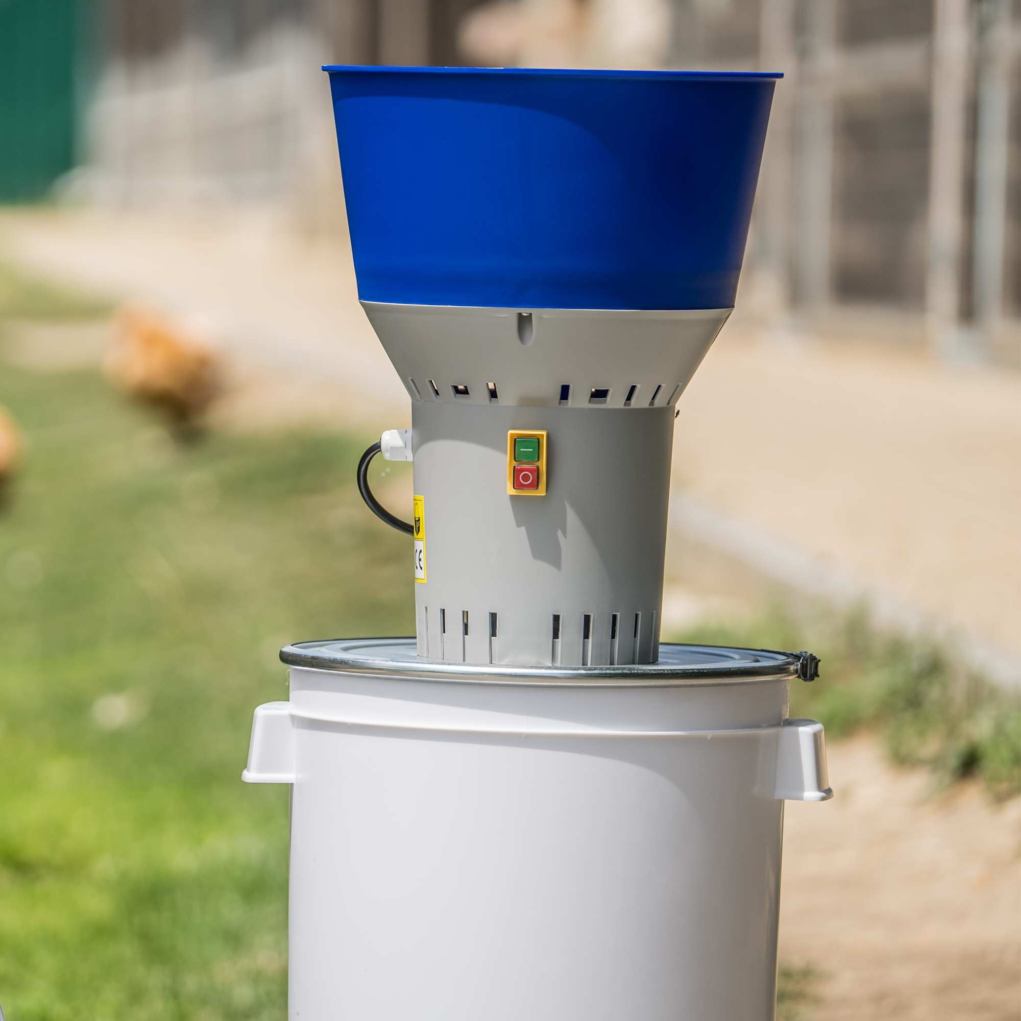 Farm Mill Feed Grinder 60 lb Capacity Bucket – Countryside