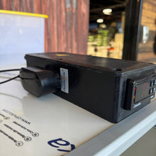 Load image into Gallery viewer, Queen Bee Incubator for Langstroth Frames
