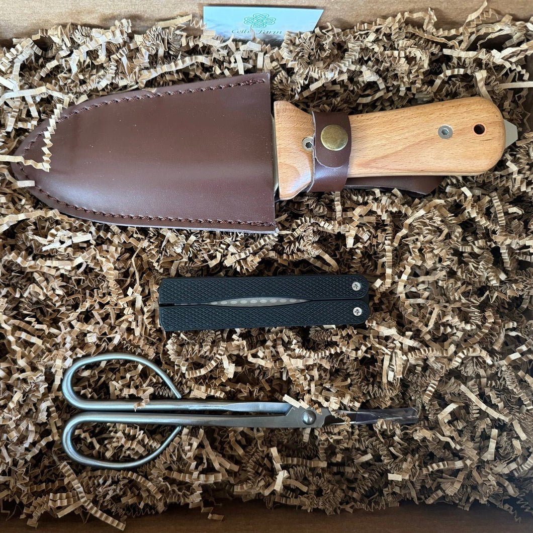 Garden Gift Box - Garden Tool Set  (Hori Hori, Garden Snips and Garden Tool Sharpeners) 3 Tool Kit